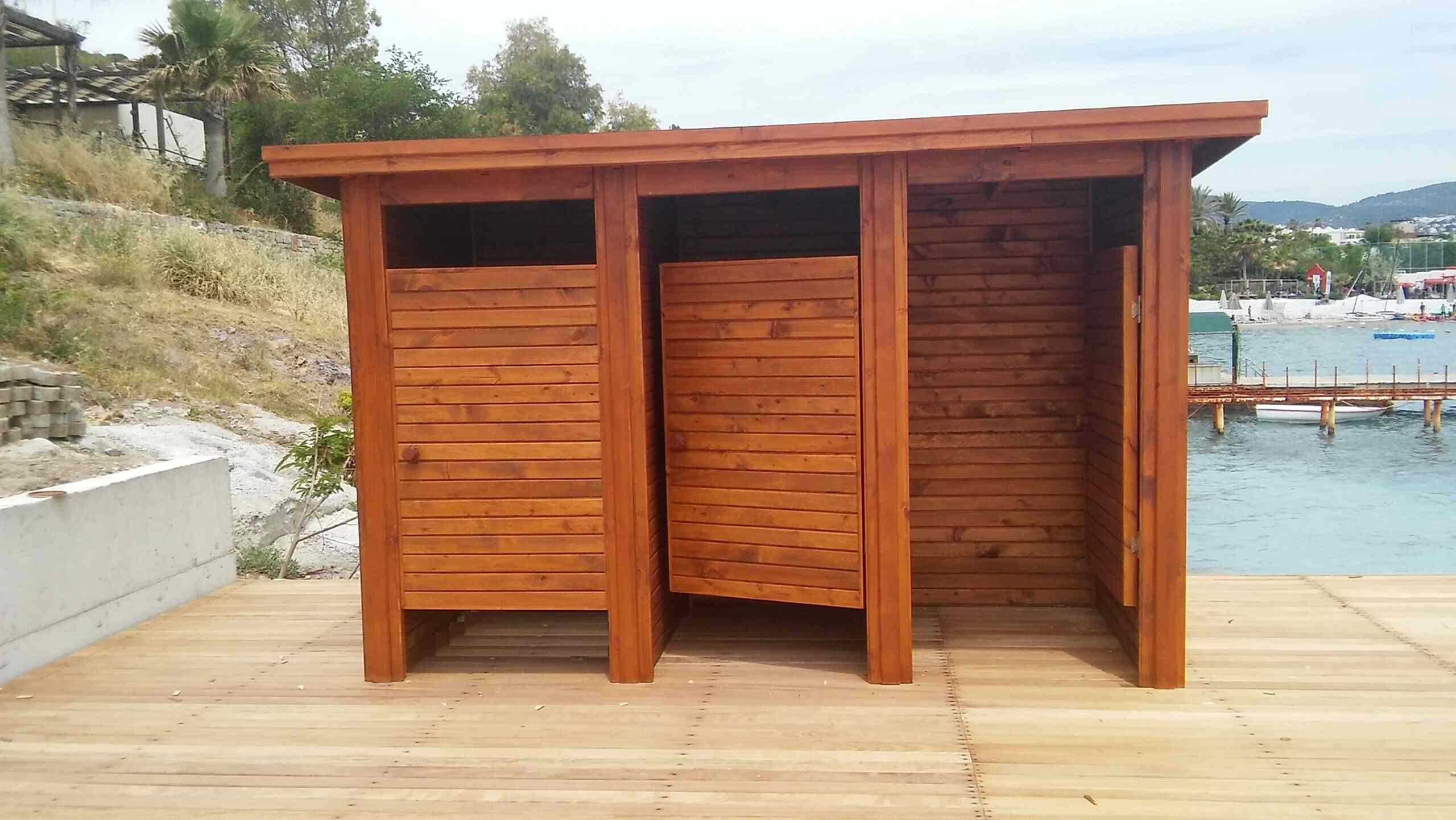 3 ODALI AHŞAP SOYUNMA KABİNİ AHŞAP SOYUNMA KABİNİ AHŞAP DUŞ KABİNİ AHŞAP WC TUVALET KABİNİ HAVUZ BAŞI SOYUNMA KABİNİ DENİZ KENARI SOYUNMA DUŞ KABİNİ MARİNA KULÜBESİ