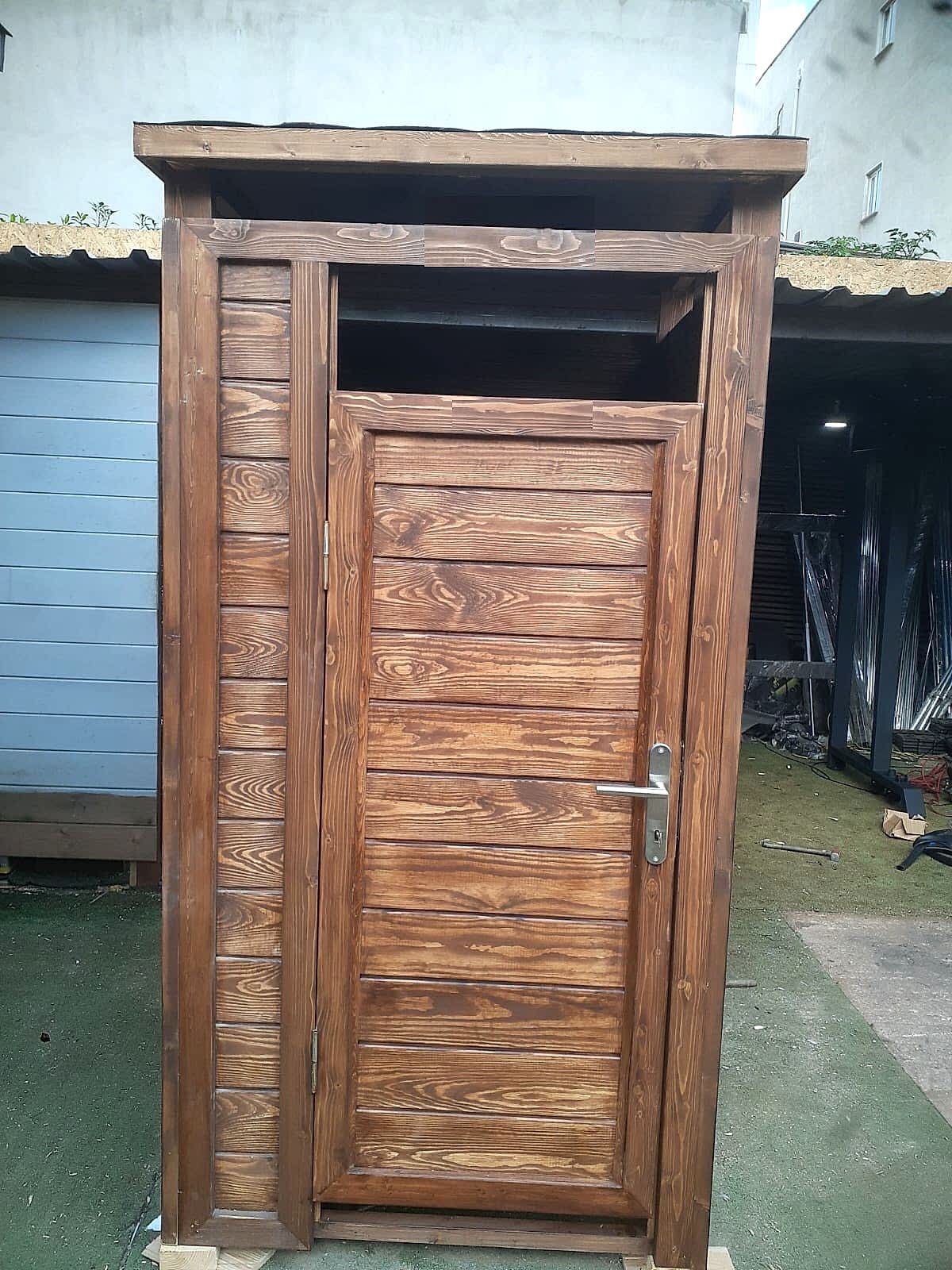 TEK ODALI SOYUNMA KABİNİ AHŞAP SOYUNMA KABİNİ AHŞAP DUŞ KABİNİ AHŞAP WC TUVALET KABİNİ HAVUZ BAŞI SOYUNMA KABİNİ DENİZ KENARI SOYUNMA DUŞ KABİNİ MARİNA KULÜBESİ